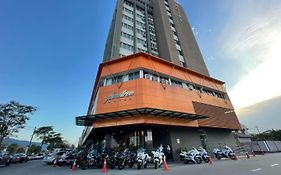 Pine Tree Hotel